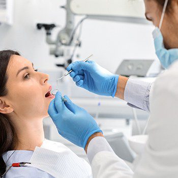 Dental Emergency Dentist inspecting teeth